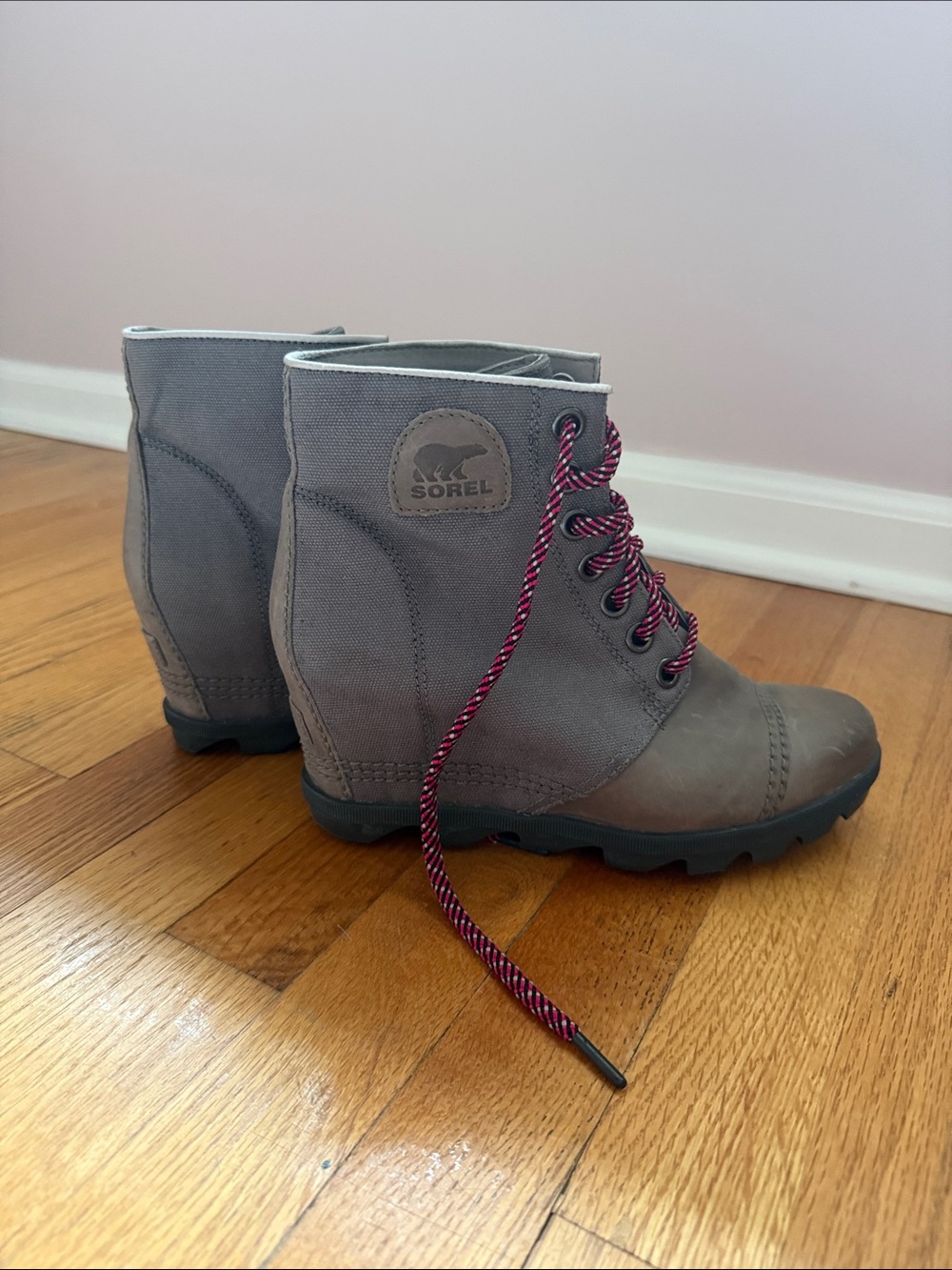Sorel PDX wedge boots Gray Canvas Lace-Up Boots with Maroon Accent Laces